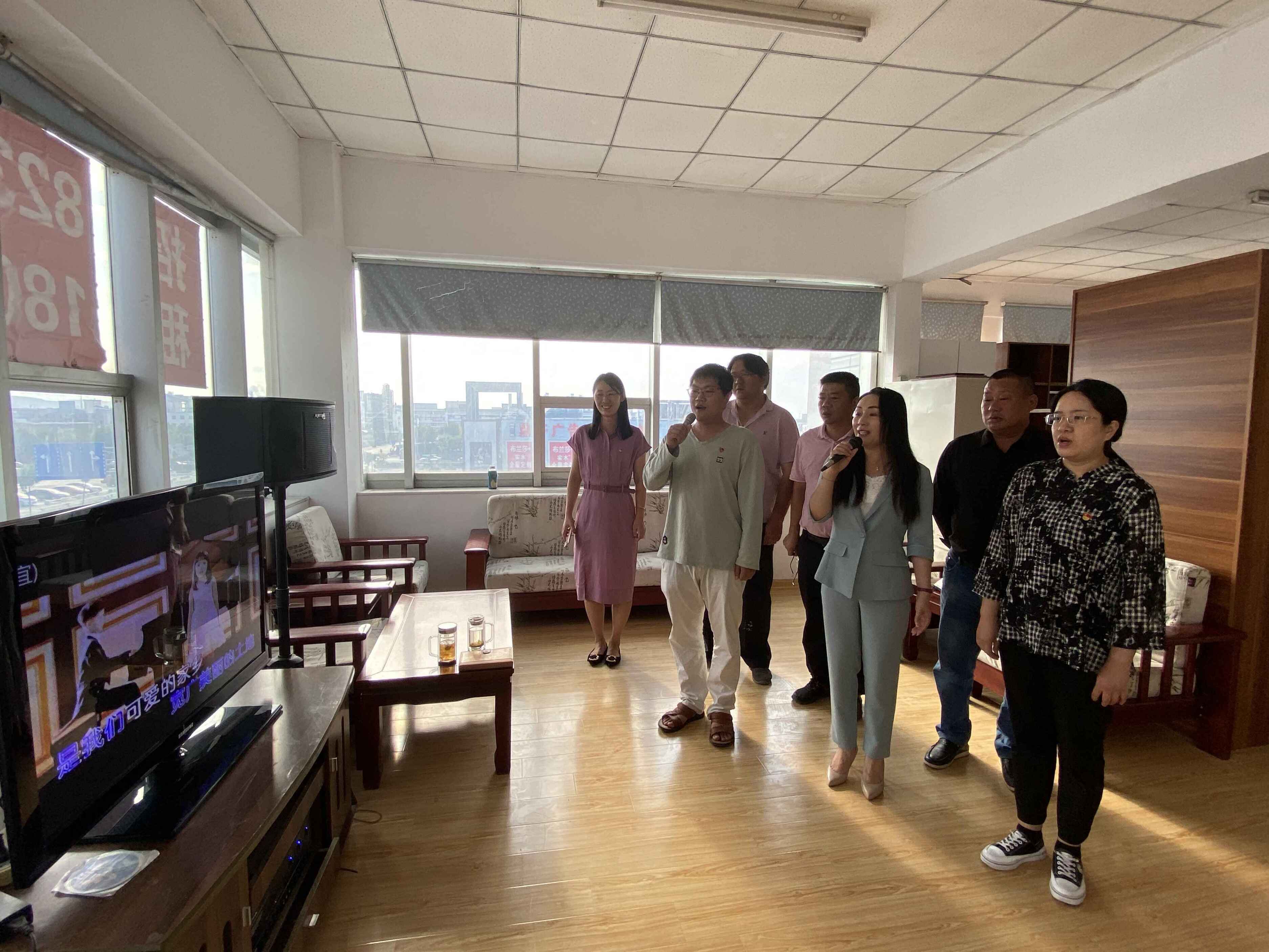 開展紅歌、司歌傳唱